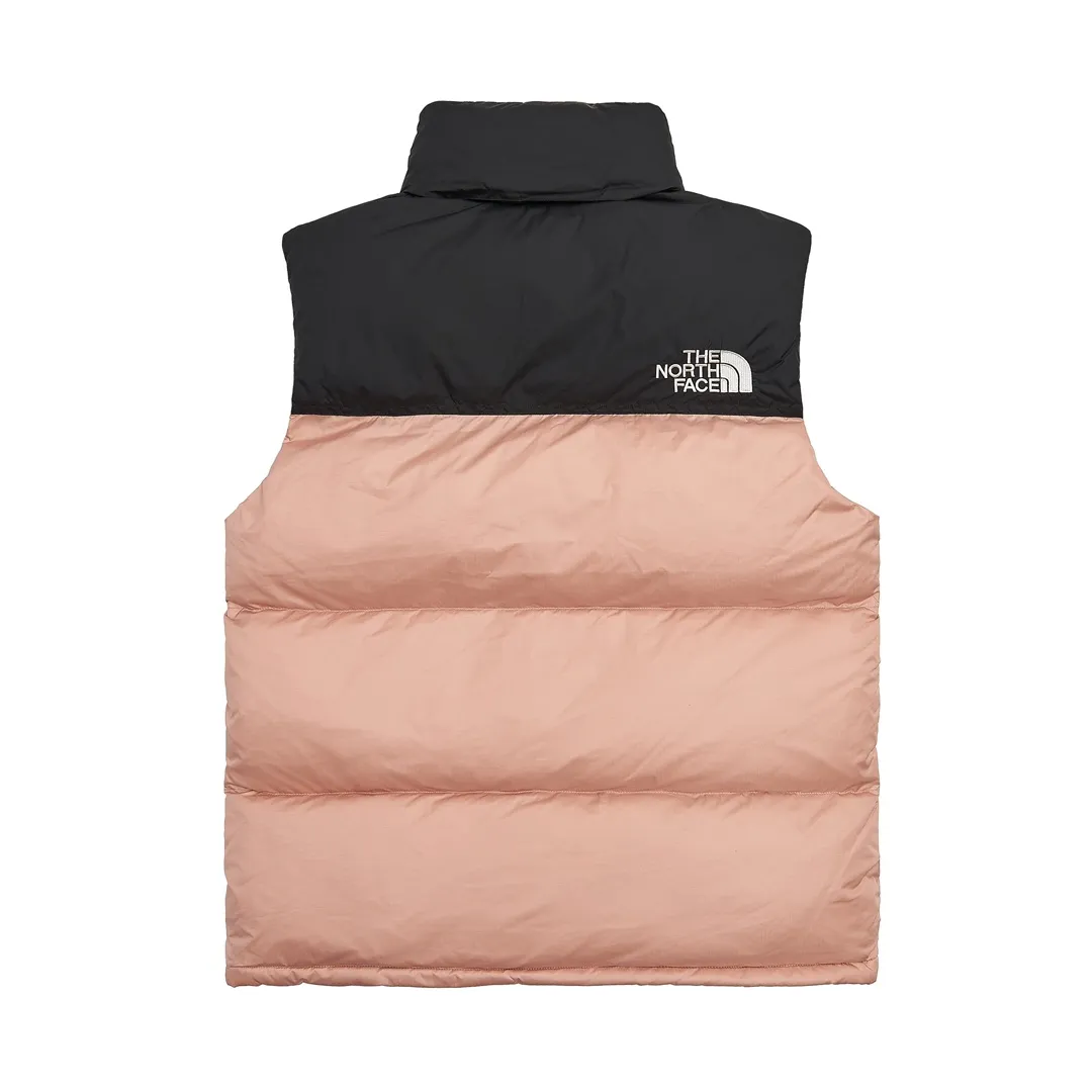 Style No.: Y 85 💰P245 [North Face Vest] The North Face｜North Face Nuptse 1996 Classic Down Vest/North Face Vest [Pink] ❶The embroidery uses imported Tajima embroidery ten thousand needle embroidery, using imported No. 7 needles and Japanese Queen embroidery thread to ensure that each word is full of work and has a clear three-dimensional sense. ❷Filled with national standard 90 goose down, it has better thermal insulation performance, is not lightweight, and has good fluff recovery after compression! ❸Original custom-made 40D plaid four-level waterproof fabric. The inner liner is made of 40T high-density gallbladder to prevent lint and ensure the feel and bulk. The inner lining is made of nylon double-layer sealing design, which will not cause any lint. The adjustable hem with built-in drawstring buckle can prevent wind and cold! ❹The zipper is customized by YKK Yoshida, with clear engraving and perfect smooth texture. ❺Accessories and buttons are made of the same copper core spring as the original [non-commercial iron core spring] Sizes: XS S M L XL XXL Color: White Violent Orange Navy Blue Black Red Yellow Pink Metallic Gray Burgundy Green Montreal Blue Matcha Green Sky Blue Wheat
